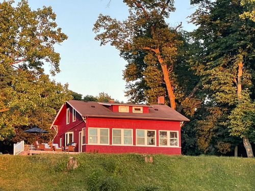 44096 Woodman Dr, Paw Paw, MI, 49079-9005 | Card Image