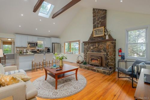 56 Bluff Ave, Greenwood Lake, NY, 10925-4409 | Card Image