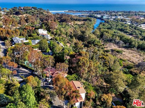 3557 Serra Rd, MALIBU, CA, 90265-4914 | Card Image