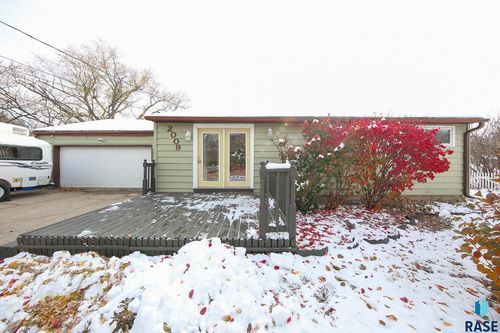 2009 E 30th St N Street N, Sioux Falls, SD, 57104 | Card Image