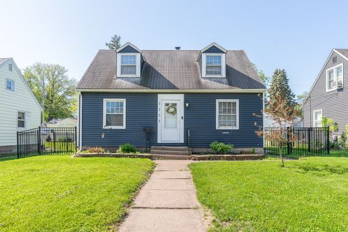 2223 W Rusholme St, Davenport, IA, 52804-2441 | Card Image