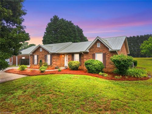 5200 Robin Ln, Randleman, NC, 27317-7793 | Card Image