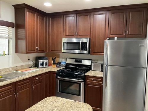 spc-328-525 W El Norte Pkwy, Escondido, CA, 92026-3921 | Card Image
