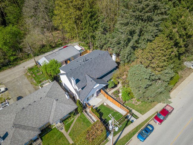 1953 Chesterfield Avenue, Home with 4 bedrooms, 3 bathrooms and 2 parking in North Vancouver BC | Image 35