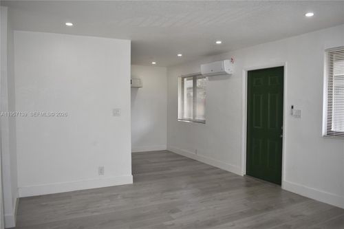 apt-1-900 Nw 8th Ave, Pompano Beach, FL, 33060-5812 | Card Image