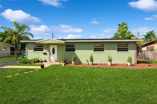 9540 Lisa Rd, Cutler Bay, FL, 33157-8736 | Card Image