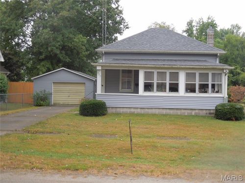 323 N Maple St, Nokomis, IL, 62075-1223 | Card Image