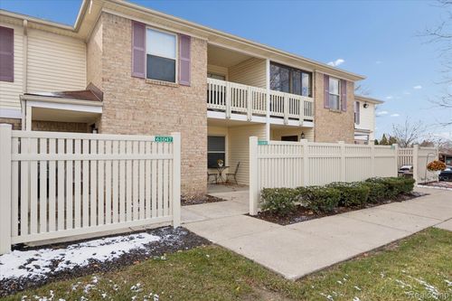 61049 Greenwood Dr, South Lyon, MI, 48178-1722 | Card Image