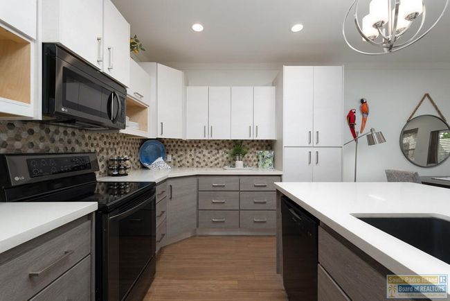B - 212 W Acapulco St, Townhouse with 3 bedrooms, 3 bathrooms and 2 parking in South Padre Island TX | Image 13