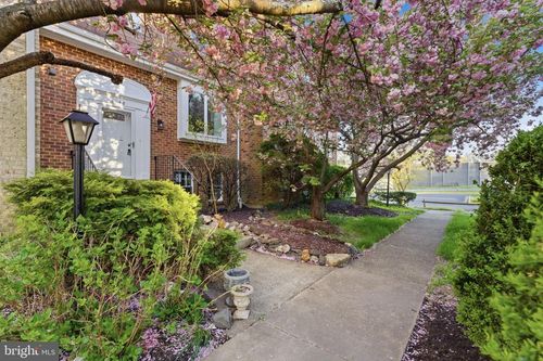 3142 Valentino Ct, OAKTON, VA, 22124-2836 | Card Image