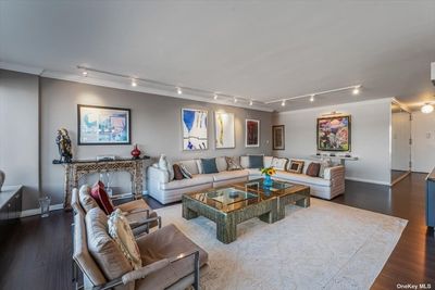 7H - 166-25 Powells Cove Blvd, Home with 4 bedrooms, 2 bathrooms and null parking in Beechhurst NY | Image 3