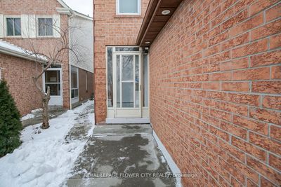 36 Cresswell Dr, House other with 4 bedrooms, 4 bathrooms and 6 parking in Brampton ON | Image 2