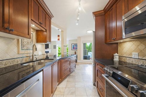 305-15150 29a Ave, Surrey, BC, V4P3B1 | Card Image