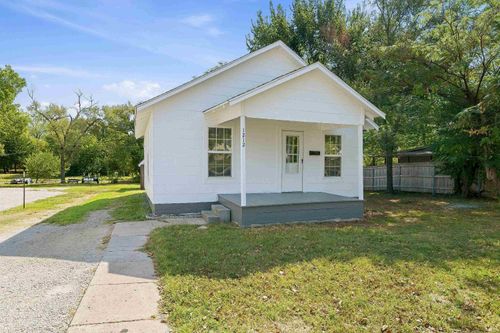 1212 N Ohio St, Augusta, KS, 67010-1838 | Card Image
