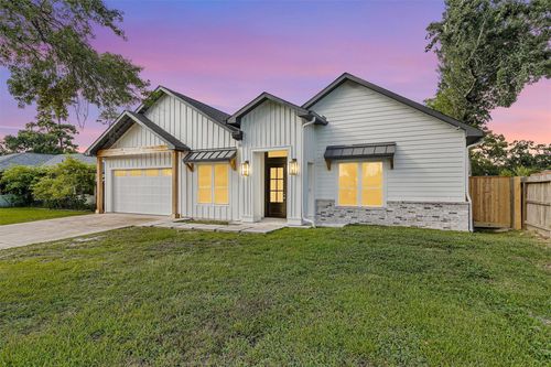 1806 De Milo Dr, Houston, TX, 77018-1702 | Card Image