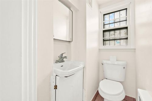 140 Poplar Ave, Flushing, NY, 11355-3501 | Card Image