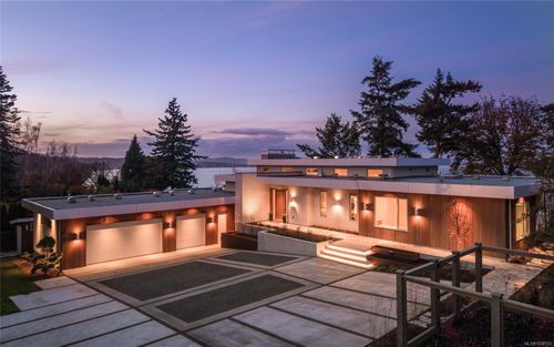 4570 Bissenden Pl, Victoria, BC, V8N3K4 | Card Image