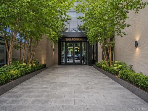 2c-2121 31st Street, New York, NY, 11105 | Card Image