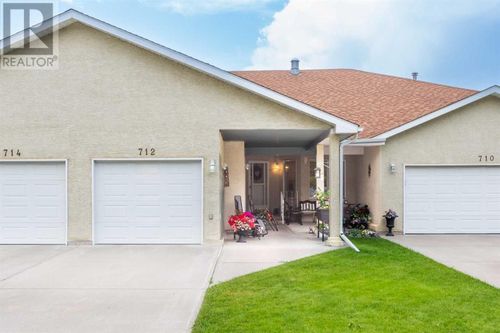 712 Centre St, Vulcan, AB, T0L2B0 | Card Image