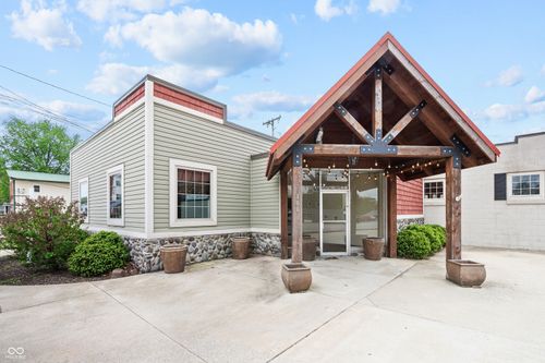 100 S Pearl St, Thorntown, IN, 46071-1234 | Card Image