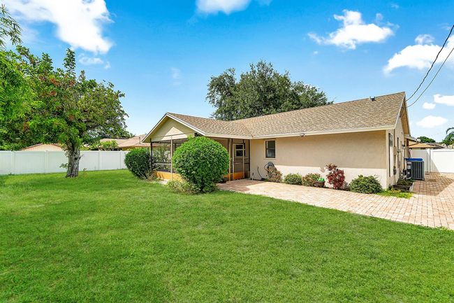 981 Wynndale Way, House other with 3 bedrooms, 2 bathrooms and null parking in Lantana FL | Image 7