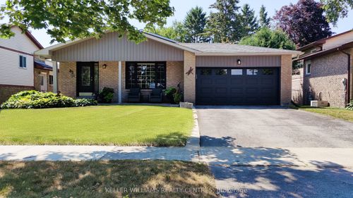83 Shannon Rd, Mount Albert, ON, L0G1M0 | Card Image