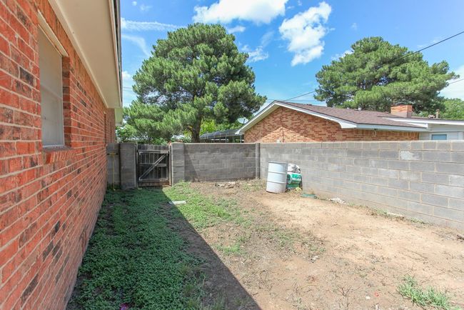 2608 E 24 Th St, House other with 3 bedrooms, 3 bathrooms and 2 parking in Big Spring TX | Image 37