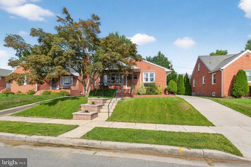8211 Laurel Dr, Baltimore, MD, 21234-5515 | Card Image