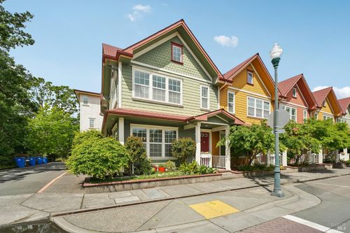 9141 Windsor Rd, Windsor, CA, 95492-9704 | Card Image