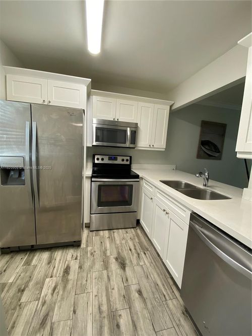 apt-112-5181 Oakland Park Blvd, Lauderdale Lakes, FL, 33313-1580 | Card Image