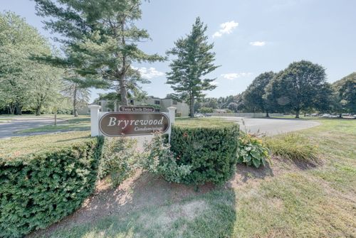 609-609 Twin Circle Dr, South Windsor, CT, 06074-2694 | Card Image