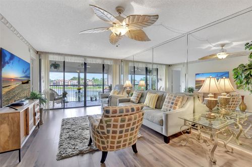 6033-6033 Coral Lake Dr, Margate, FL, 33063-5822 | Card Image