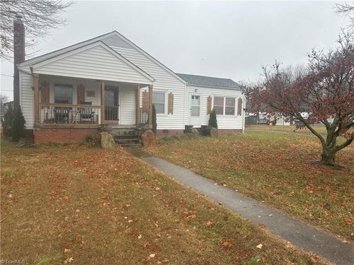 6600 Windsor Rd, Hamptonville, NC, 27020-7917 | Card Image