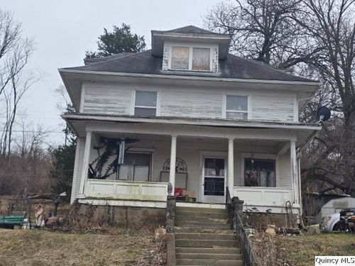 390 W 4th St, Dallas City, IL, 62330-1149 | Card Image