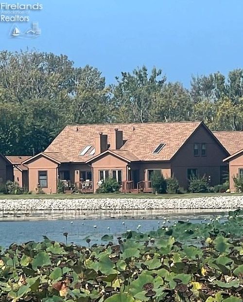 51 N Harbors End Dr, Port Clinton, OH, 43452-2788 | Card Image