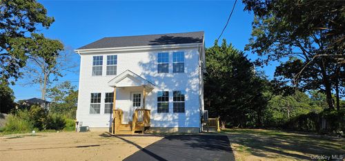 407 Floyd Rd S, Shirley, NY, 11967-3817 | Card Image