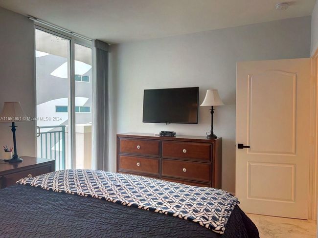 APT-1003 - 17555 Atlantic Blvd, Condo with 2 bedrooms, 2 bathrooms and null parking in Sunny Isles Beach FL | Image 15