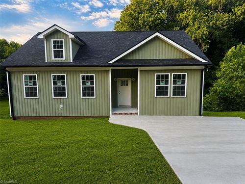 132 Pinnix St, Jonesville, NC, 28642-2113 | Card Image