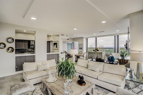 unit-15q-14 Greenway Plz, Houston, TX, 77046-1423 | Card Image