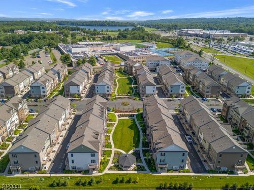 17 Gala Ct, Livingston, NJ, 07039-5712 | Card Image