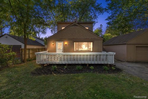 1020 Charest Ave, Waterford, MI, 48327-3400 | Card Image
