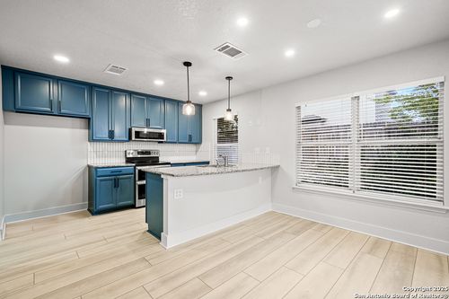 8 Palomar Hls, San Antonio, TX, 78238-1311 | Card Image