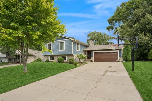 9810 Garrison Way, Eden Prairie, MN, 55347-3041 | Card Image