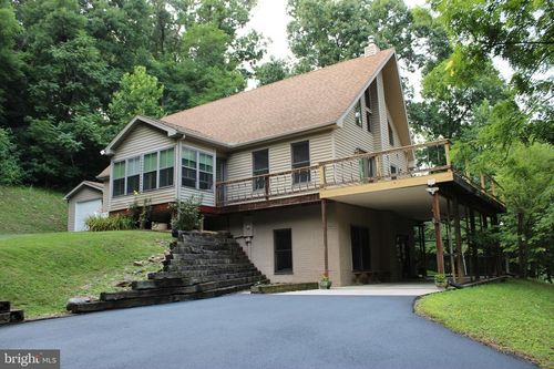 957 Butlers Chapel Rd, MARTINSBURG, WV, 25403-1090 | Card Image