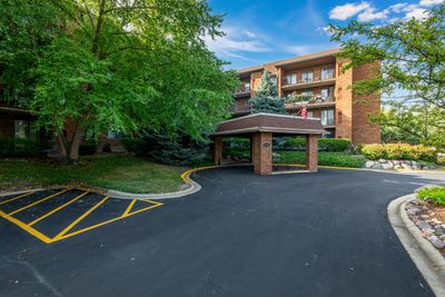 117 - 51 Old Oak Drive, Condo with 2 bedrooms, 2 bathrooms and 1 parking in Buffalo Grove IL | Image 3