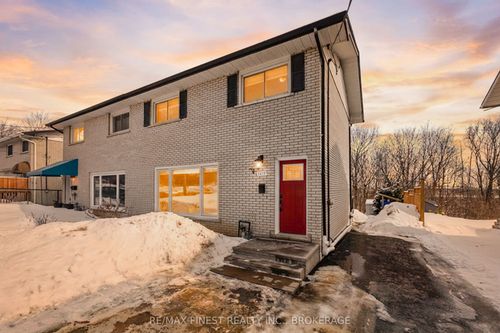 1479 Montreal St, Kingston, ON, K7K3L8 | Card Image