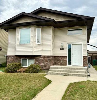 143 Mount Sundance Cres W, House detached with 4 bedrooms, 2 bathrooms and 3 parking in Lethbridge AB | Image 1