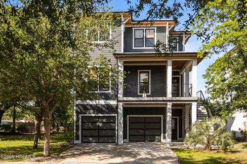 104 Diamond Point Ct, Surf City, NC, 28445-3300 | Card Image