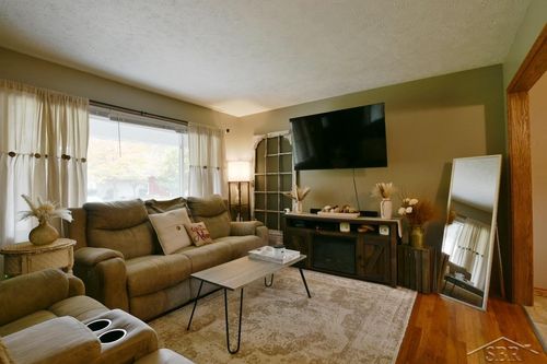 2203 Lambros Dr, Midland, MI, 48642-4036 | Card Image