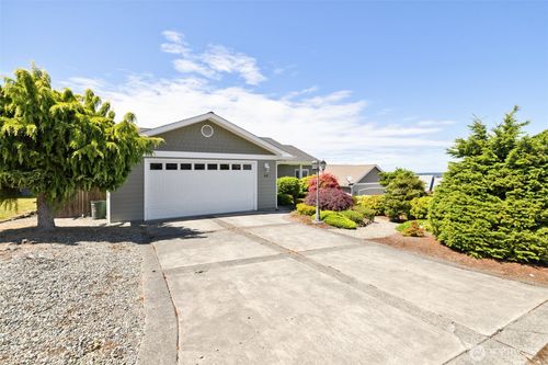 40 Coral Dr, Sequim, WA, 98382-4736 | Card Image
